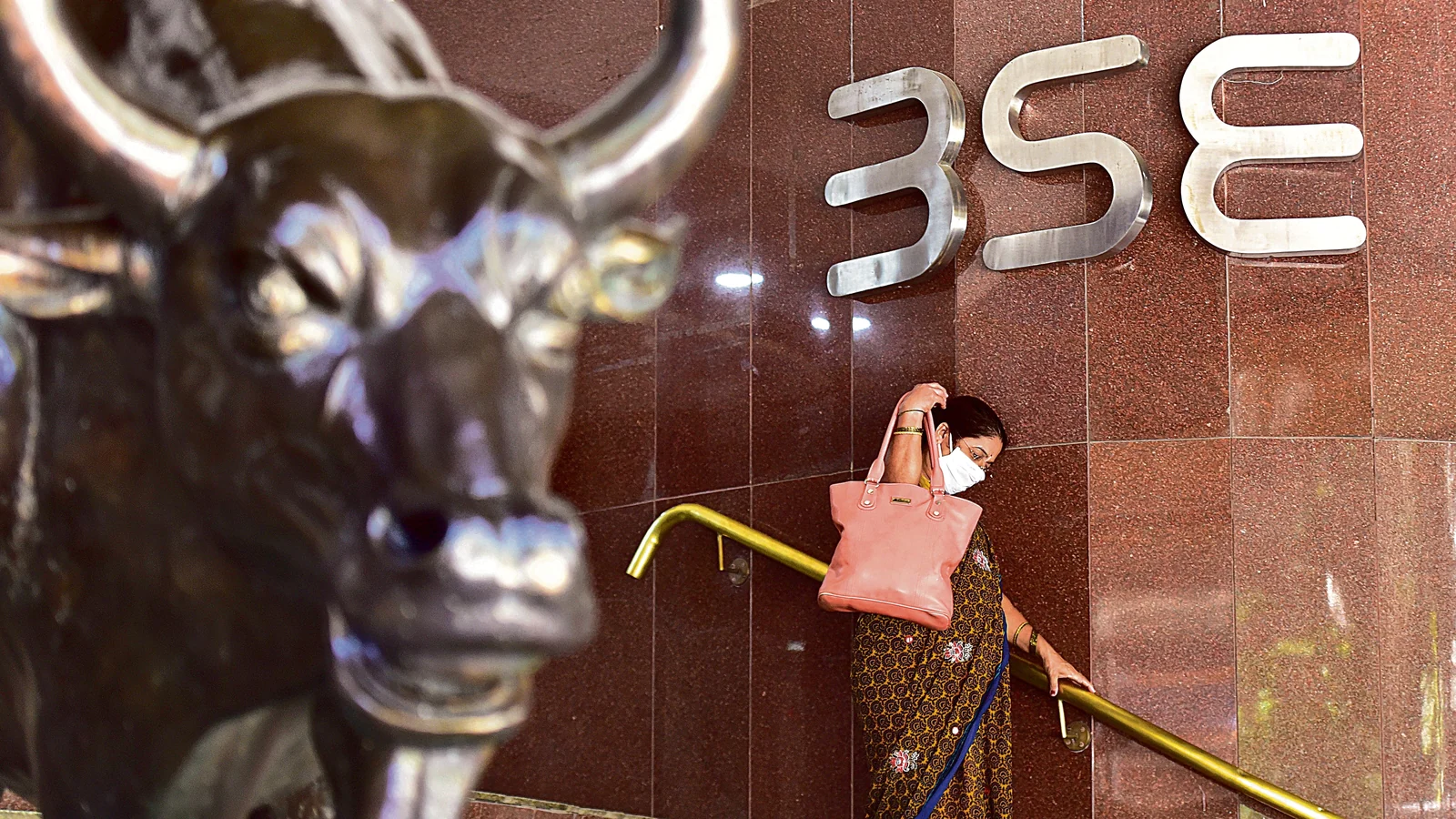 Markets end in red: Sensex settles at over 58,000, Nifty closes at 17,382