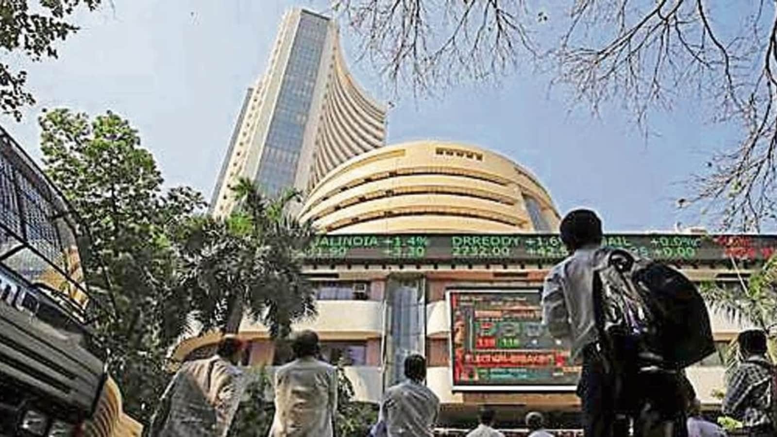 Sensex trades above 59,400 in opening session; Nifty at 17,700