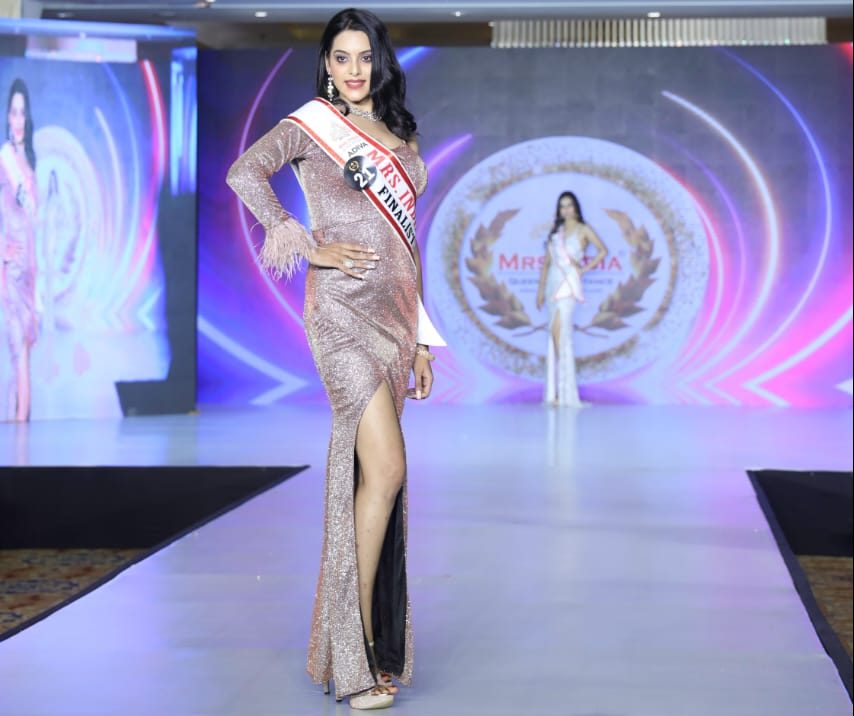 Siman Menhra became the second runner up of Mrs India Queen of Substance Show.