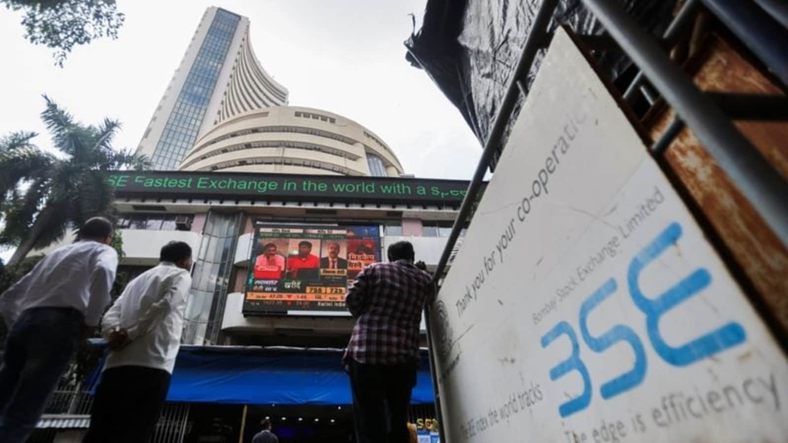 Sensex up by 578 points to close at 59,719; Nifty up by 194 points