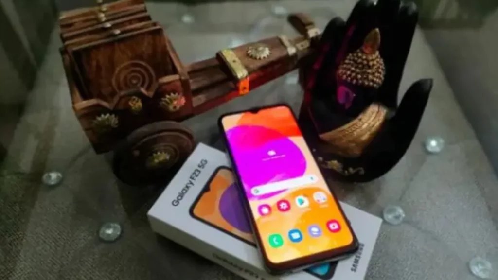 This Samsung phone is available at discount of ₹7,000. Details here