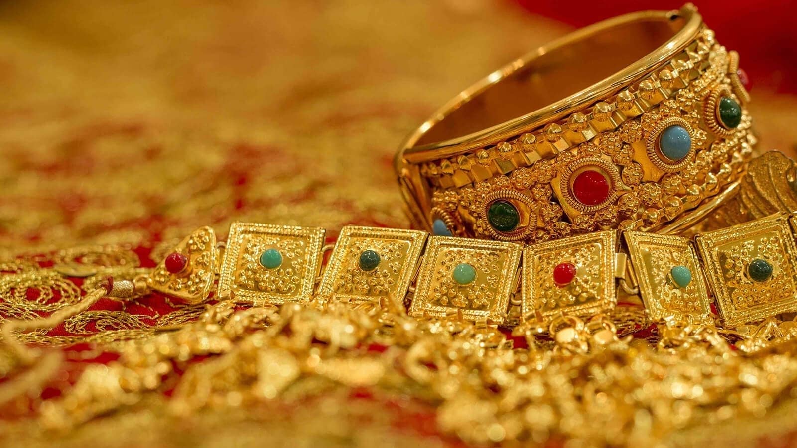 Exclusive-Banks divert gold supply from India to China, Turkey: Report