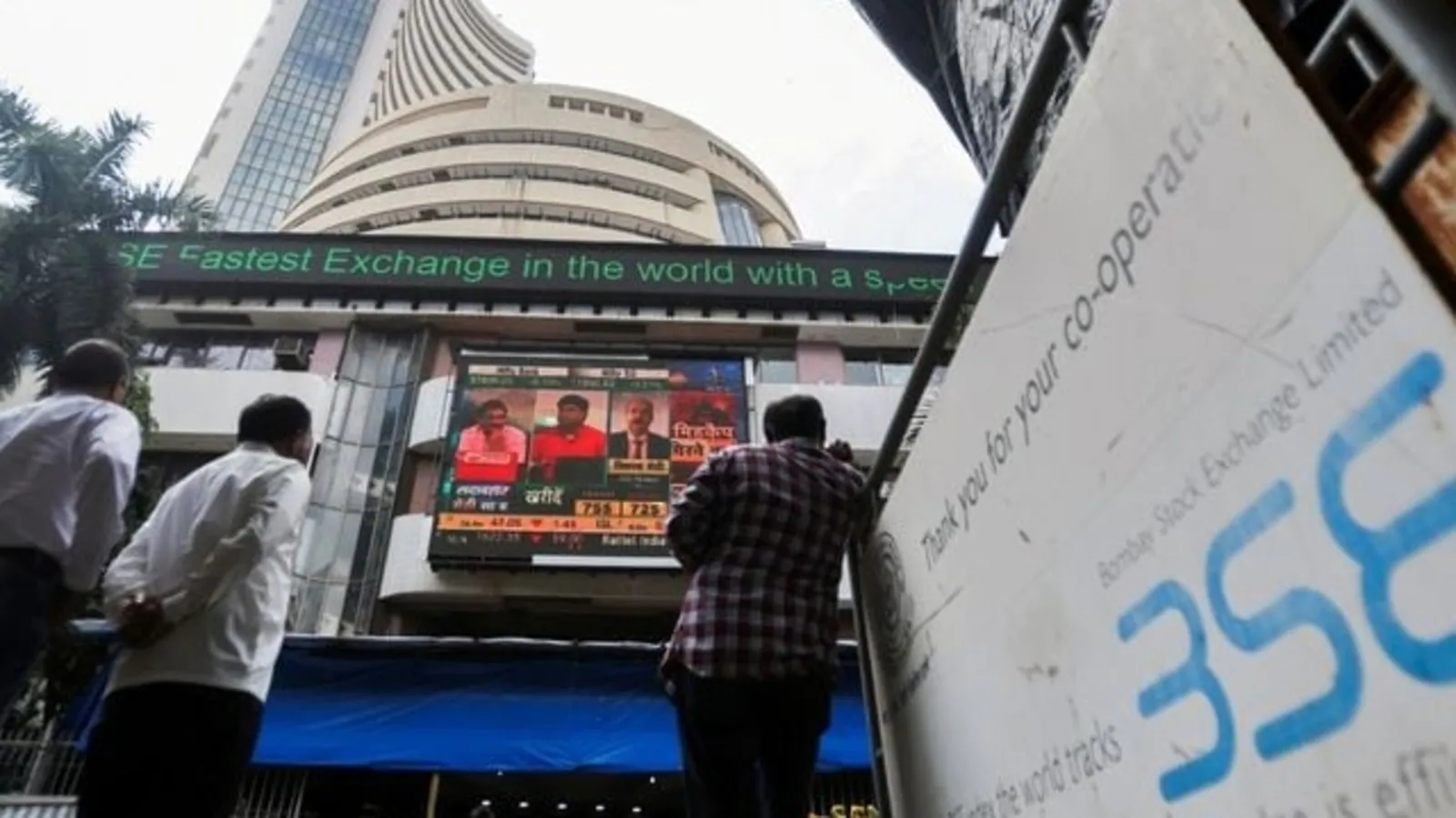 Stock markets rise for 2nd session, Sensex gains 156 points