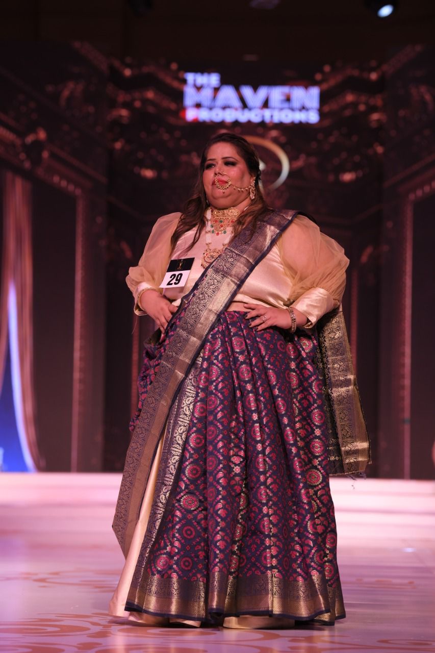 Pooja Anand won the title of Miss Essence with hard work in the Miss Pulse Size India Show.