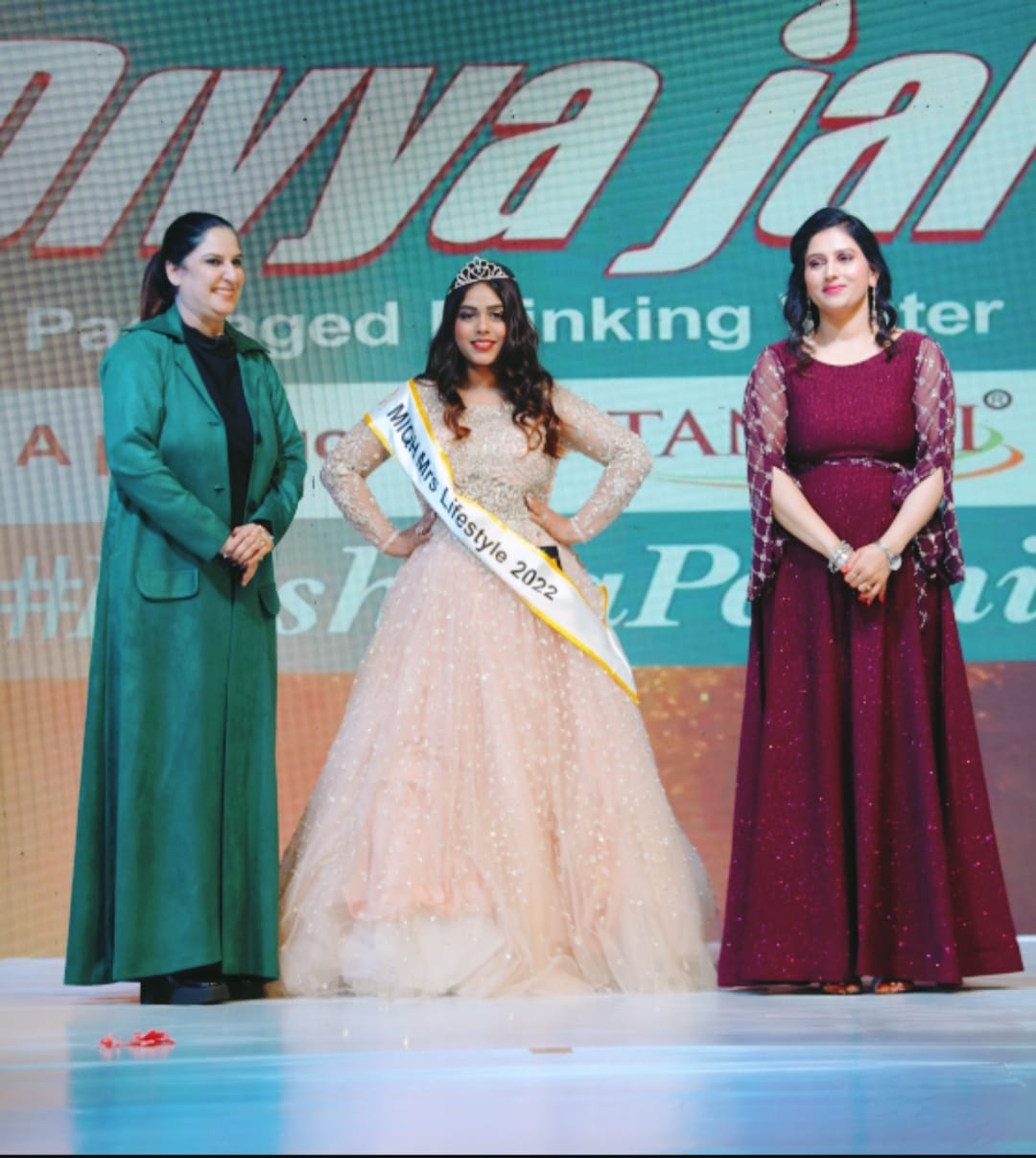 Manjishtha Gupta of Lucknow won the title of Mrs. India Lifestyle Queen 2022.