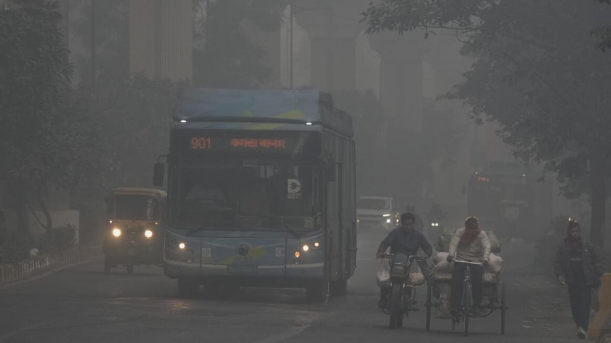 Delhi Chokes as Air Pollution Hits ‘Severe’ Levels, Triggering Health and Policy Alarm
